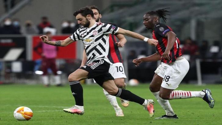 Bruno Fernandes playing for Man Utd against AC Milan